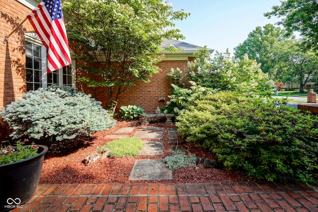9420 N Kenwood Ave, Indianapolis, IN 46260 - view of yard