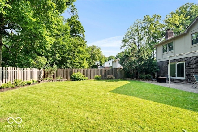 54 Horseshoe Ln, Carmel, IN 46033 - fenced backyard featuring a patio area