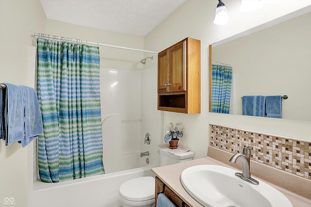 8038 Sydney Ln, Avon, IN 46123 - full bath featuring shower / bath combo, vanity, and decorative backsplash
