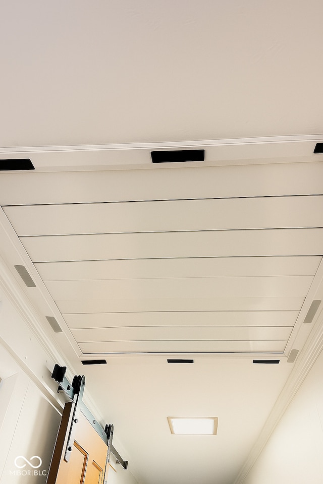 7150 Combs Rd, Indianapolis, IN 46237 - detailed view of ornamental molding