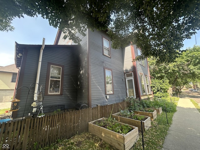 1002 N New Jersey St, Indianapolis, IN 46202 - view of property exterior featuring a garden
