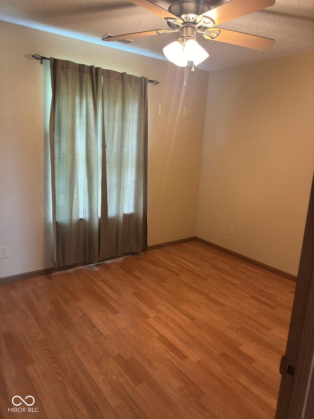 39 Meadow Creek E Boulevard, Whiteland, IN 46184 - spare room featuring wood finished floors, ceiling fan, and a textured ceiling