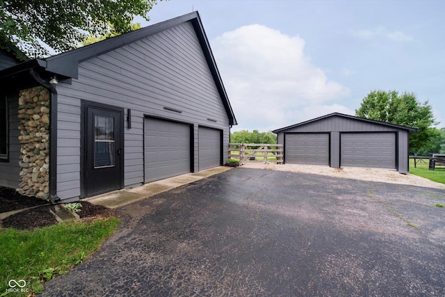 16714 Oak Rd, Westfield, IN 46074 - view of detached garage