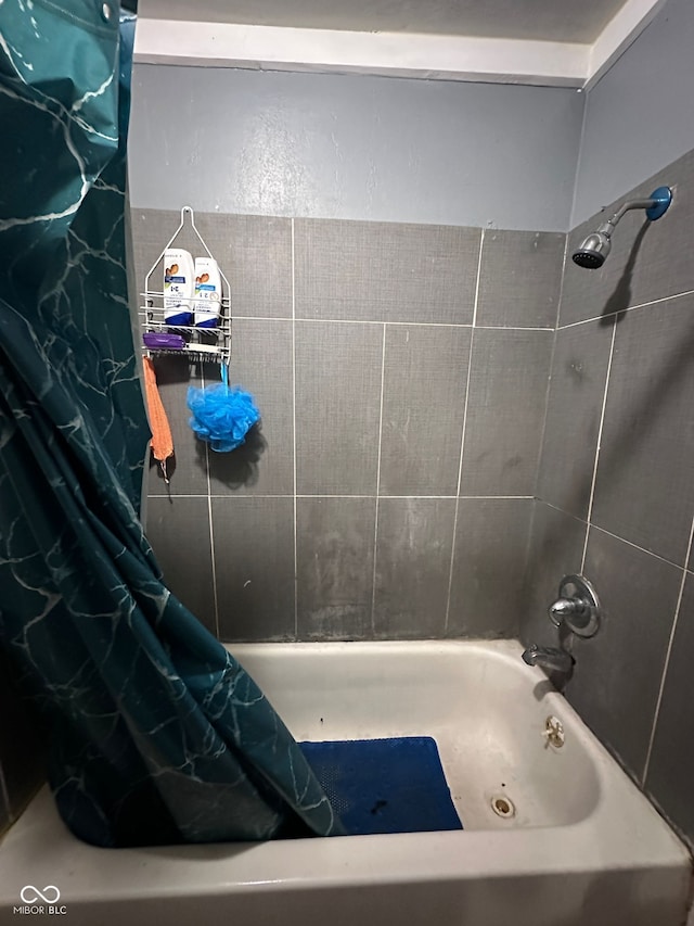 1129 N Pershing Ave, Indianapolis, IN 46222 - bathroom featuring shower / bath combination with curtain