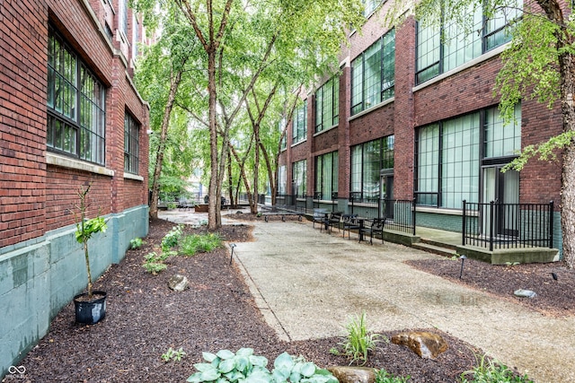 624 E Walnut St Unit 48, Indianapolis, IN 46204 - surrounding community