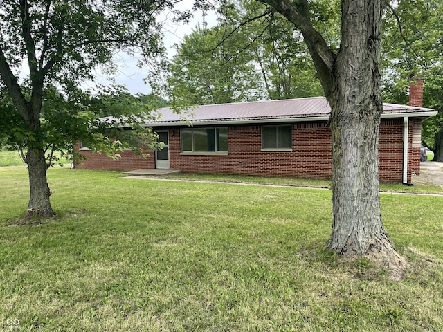 406 N Main St, Cloverdale, IN 46120 - ranch-style house with a front yard and brick siding