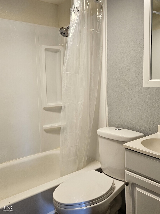 1601 S Biltmore Ave, Muncie, IN 47302 - full bathroom featuring vanity and shower / bath combo