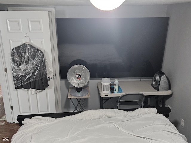 1601 S Biltmore Ave, Muncie, IN 47302 - bedroom featuring wood finished floors