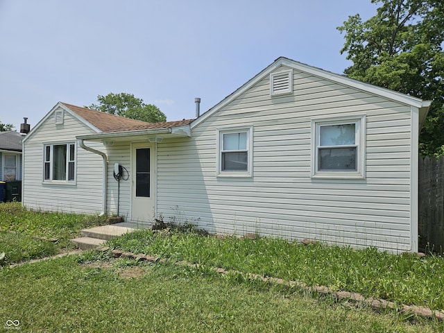 1601 S Biltmore Ave, Muncie, IN 47302 - ranch-style home featuring a front lawn