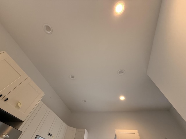1720 Rembrandt St, Indianapolis, IN 46202 - detailed view of recessed lighting