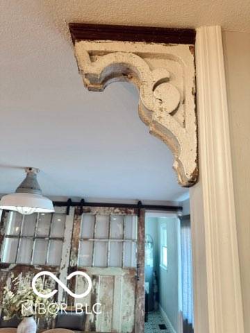 410 Hawthorn Ct, Seymour, IN 47274 - detailed view of a barn door