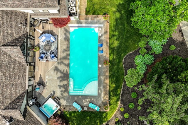 8651 Emerald Ln, Indianapolis, IN 46260 - aerial view of a pool