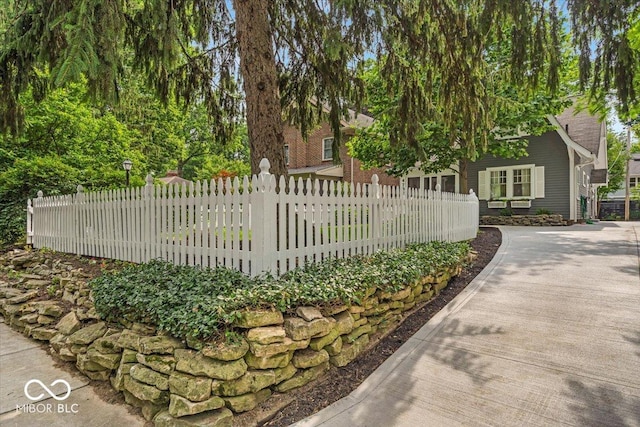 4732 N Kenwood Ave, Indianapolis, IN 46208 - gate with a fenced front yard
