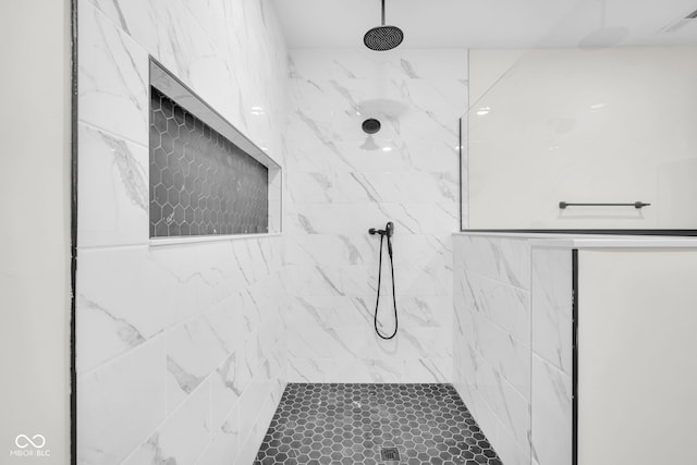 2031 Central Ave, Indianapolis, IN 46202 - bathroom featuring tiled shower
