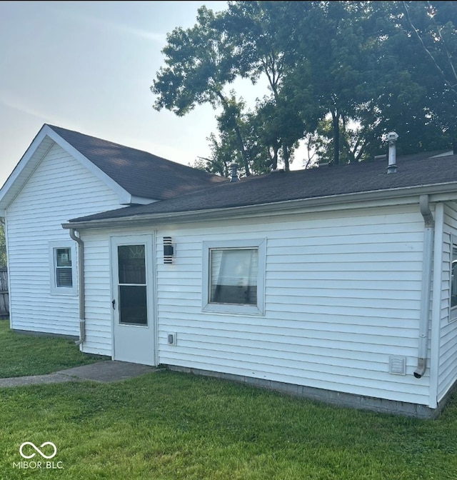 1006 Hurricane St, Franklin, IN 46131 - rear view of house with a lawn and a shingled roof