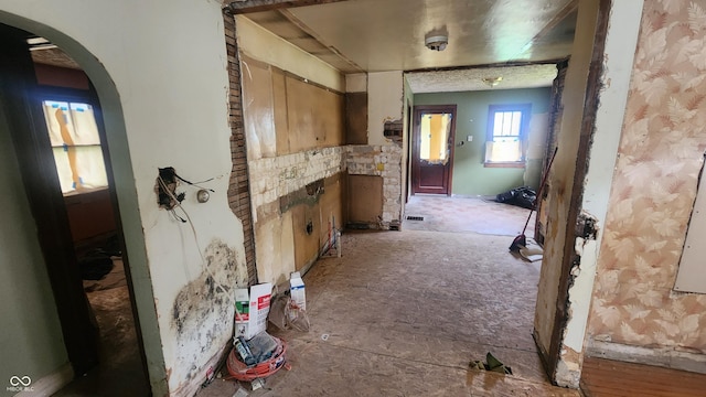 2157 Sugar Grove Ave, Indianapolis, IN 46202 - hall featuring arched walkways