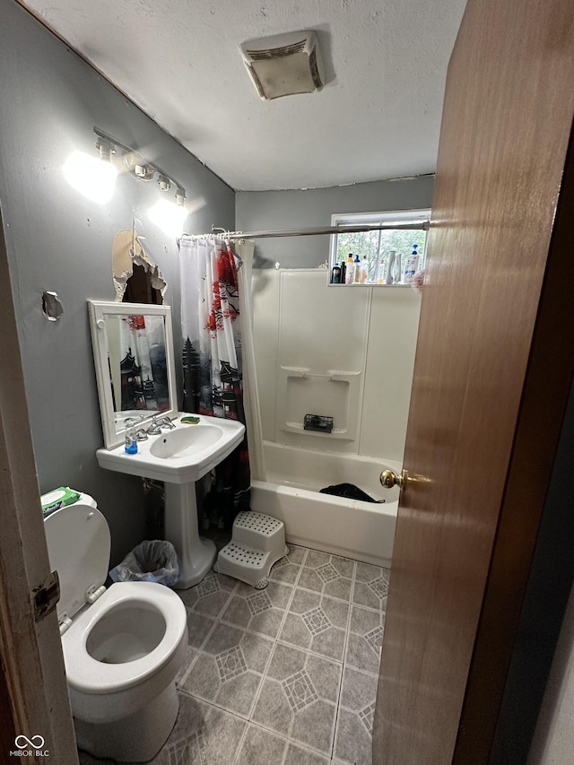 3440 Brewer Dr, Indianapolis, IN 46222 - full bath featuring shower / tub combo, a textured ceiling, and tile patterned floors