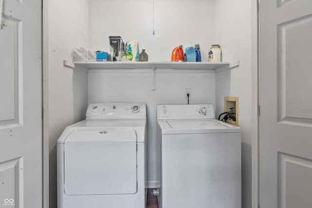7616 Derrek Pl, Indianapolis, IN 46219 - laundry room featuring washer and clothes dryer