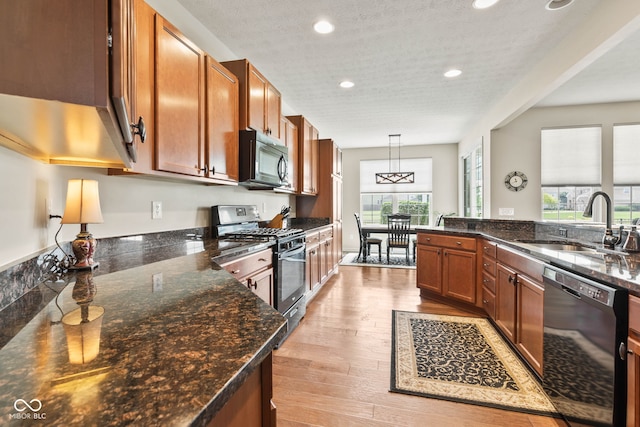 13327 Hockley Dr, Fishers, IN 46037 - kitchen featuring black appliances, recessed lighting, light wood finished floors, a textured ceiling, and pendant lighting