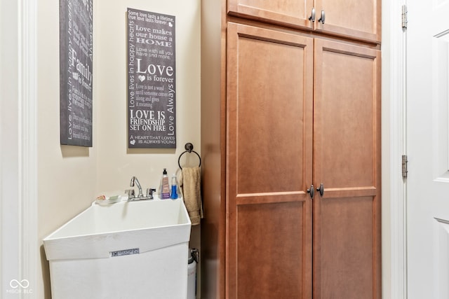 13327 Hockley Dr, Fishers, IN 46037 - bathroom featuring a sink
