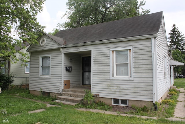 1703 E 34th St, Indianapolis, IN 46218 - view of front facade with a shingled roof