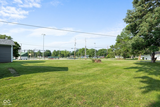 900 N College St N, Veedersburg, IN 47987 - view of grassy yard