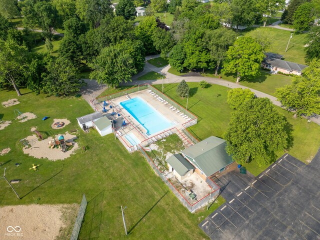 900 N College St N, Veedersburg, IN 47987 - bird's eye view of a pool