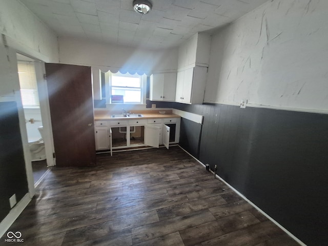 711 W Centennial Ave, Muncie, IN 47303 - kitchen featuring white cabinets, dark wood-style floors, and light countertops