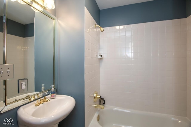 5538 N 700 W, Mccordsville, IN 46055 - full bathroom featuring a sink and bathing tub / shower combination
