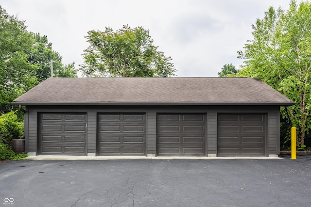 3959 Central Ave, Indianapolis, IN 46205 - view of garage