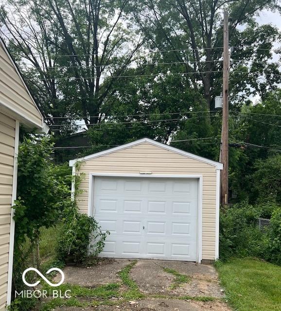 5312 N Kercheval Dr, Indianapolis, IN 46226 - detached garage with driveway