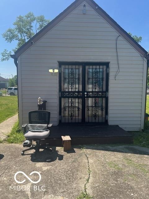 2021 Columbia Ave, Indianapolis, IN 46202 - rear view of property featuring an outdoor structure