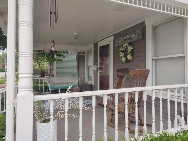 121 N Main St, Pendleton, IN 46064 - view of porch