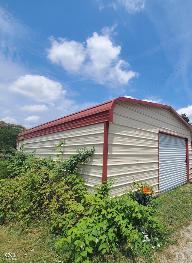 702 W Cross St, Brownstown, IN 47220 - view of garage