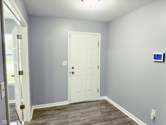 3314 Montgomery Dr, Indianapolis, IN 46227 - entrance foyer featuring dark wood finished floors and baseboards