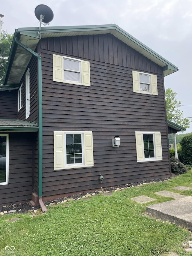 14380 N 300 E, Covington, IN 47932 - view of home's exterior with a yard