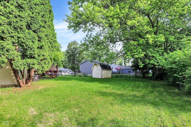 8920 Caminito Rd, Indianapolis, IN 46234 - view of yard with a shed