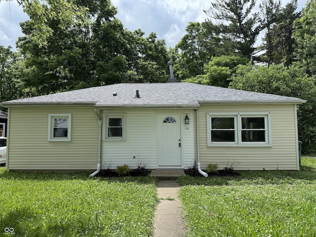 224 SW 19th St, Richmond, IN 47374 - bungalow with a front yard and roof with shingles