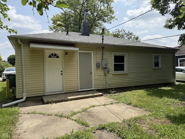 224 SW 19th St, Richmond, IN 47374 - view of front of home featuring a chimney, a front yard, and a shingled roof