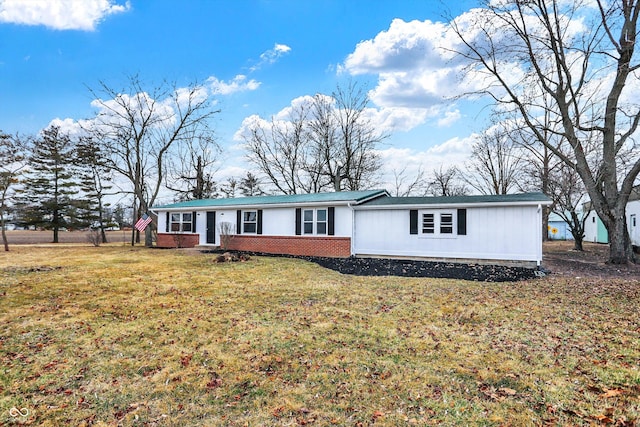 12471 N 100 E, Alexandria, IN 46001 - view of front of home featuring brick siding and a front yard