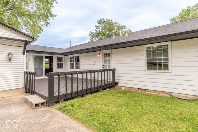 3212 S Fairington Dr, Bloomington, IN 47403 - view of front facade with a front yard, a deck, roof with shingles, and crawl space