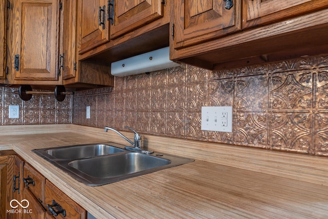 3212 S Fairington Dr, Bloomington, IN 47403 - kitchen featuring light countertops, brown cabinets, and decorative backsplash