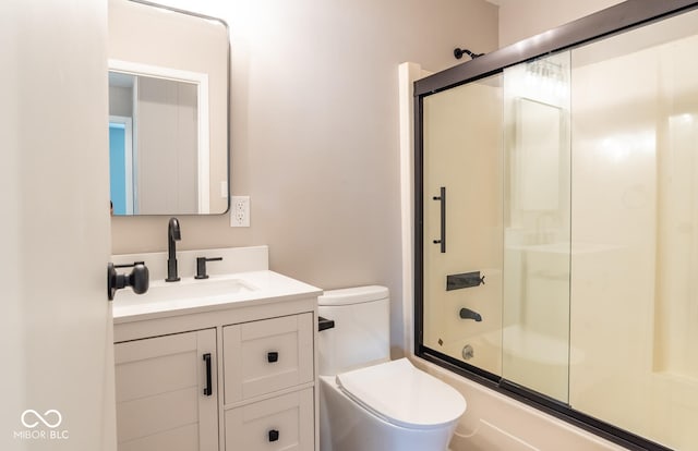 3212 S Fairington Dr, Bloomington, IN 47403 - full bath with vanity and shower / bath combination with glass door