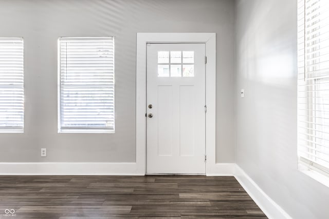 3045 Ruckle St, Indianapolis, IN 46205 - entryway featuring dark wood-style flooring and baseboards