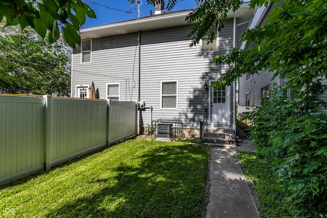 3045 Ruckle St, Indianapolis, IN 46205 - back of property featuring entry steps