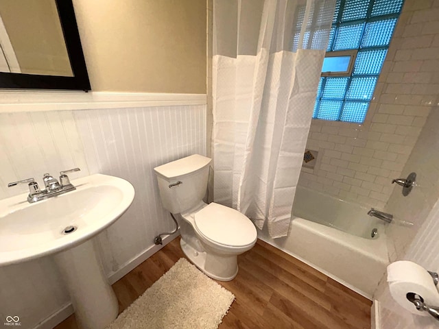 7721 Hollybrook Ln, Indianapolis, IN 46227 - full bathroom featuring wood finished floors, shower / bath combination with curtain, and a wainscoted wall