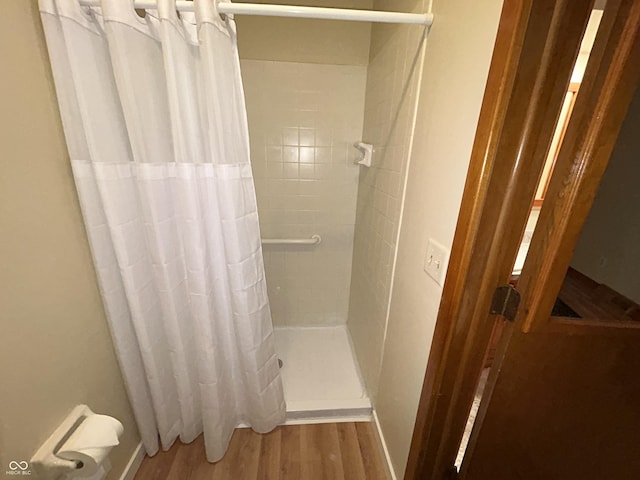 7721 Hollybrook Ln, Indianapolis, IN 46227 - full bath featuring wood finished floors and a tile shower