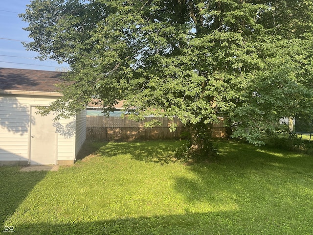 7721 Hollybrook Ln, Indianapolis, IN 46227 - view of yard with a shed