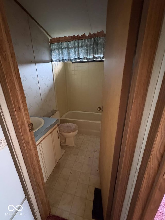162 Lazy River Pl, Cloverdale, IN 46120 - full bathroom with vanity and a tub
