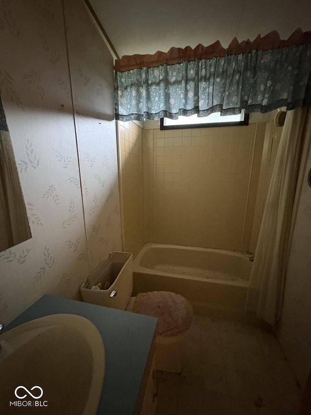 162 Lazy River Pl, Cloverdale, IN 46120 - bathroom with vanity, shower / bath combination with curtain, and wallpapered walls